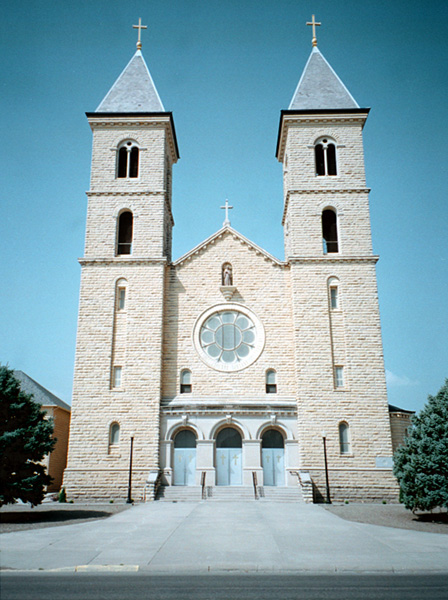 File:VictoriaKansasCathedralOfThePlainsFront.jpg