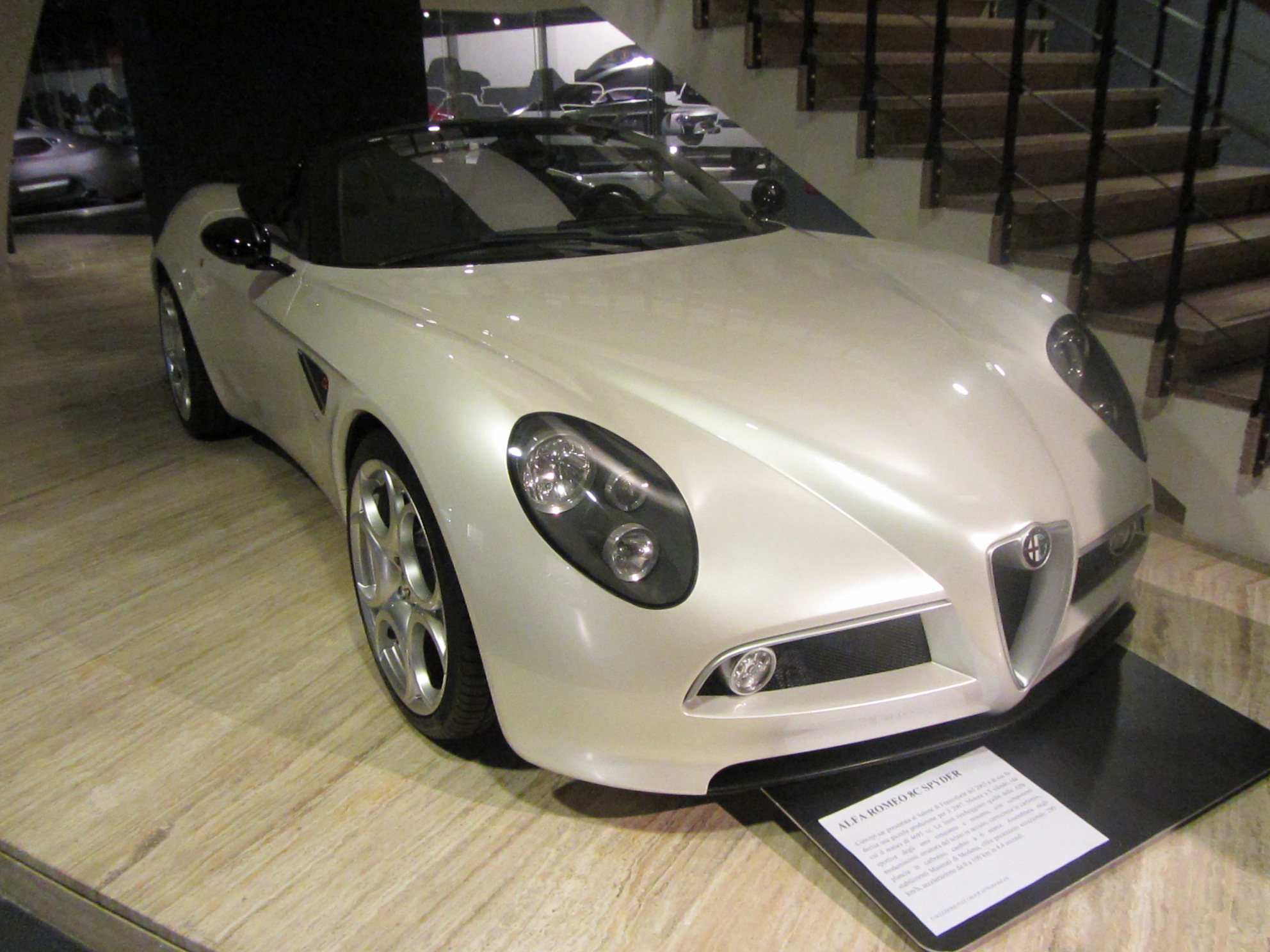 Alfa Romeo 8c белая