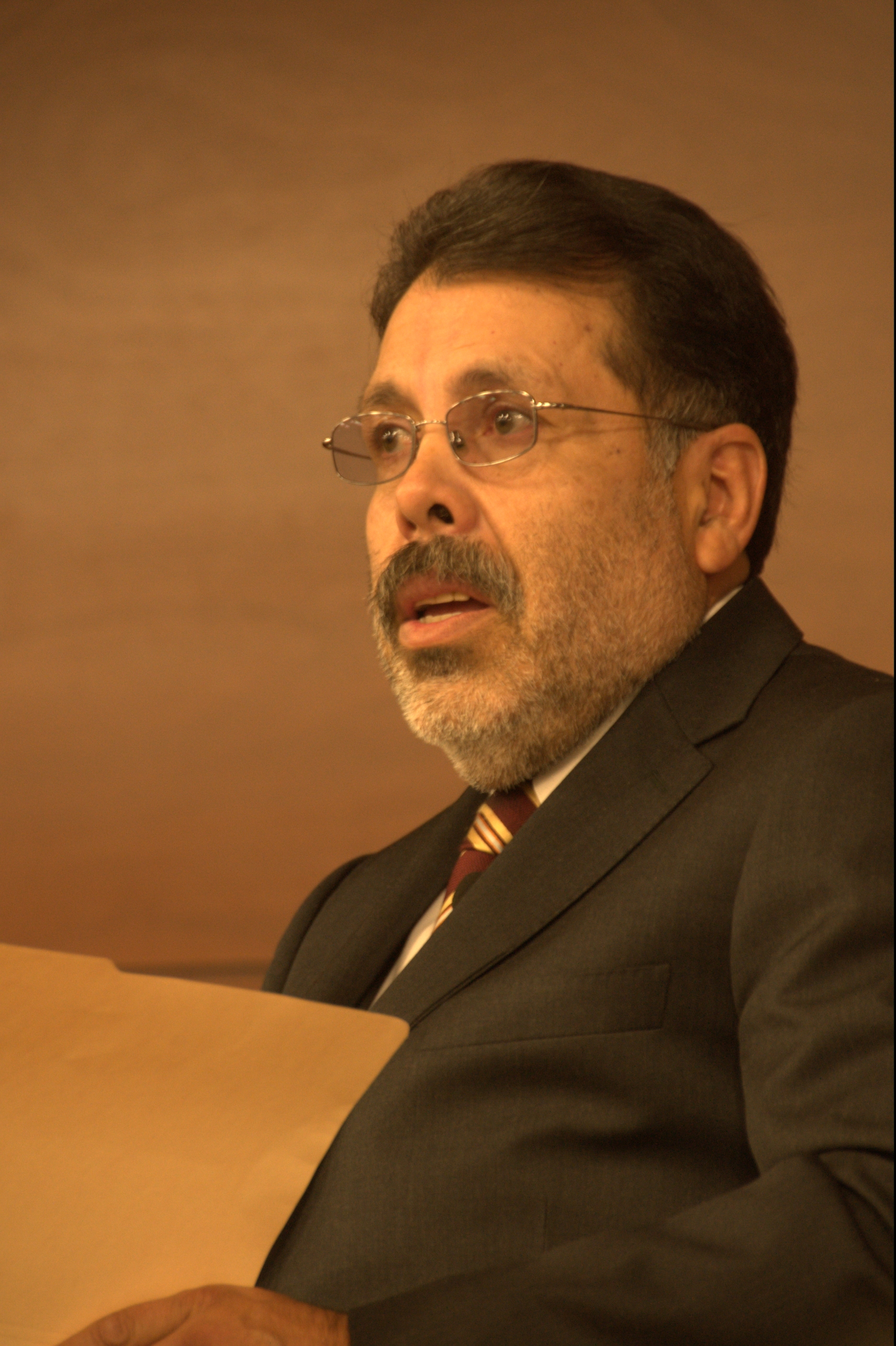 Fernández Santillán moderating a conference at the Tec de Monterrey