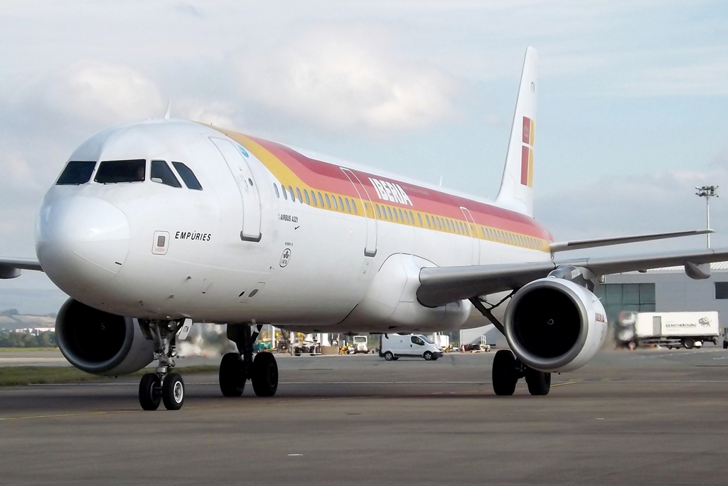 Airbus A321 (Iberia) Barcelona FC Glasgow (10036856506)