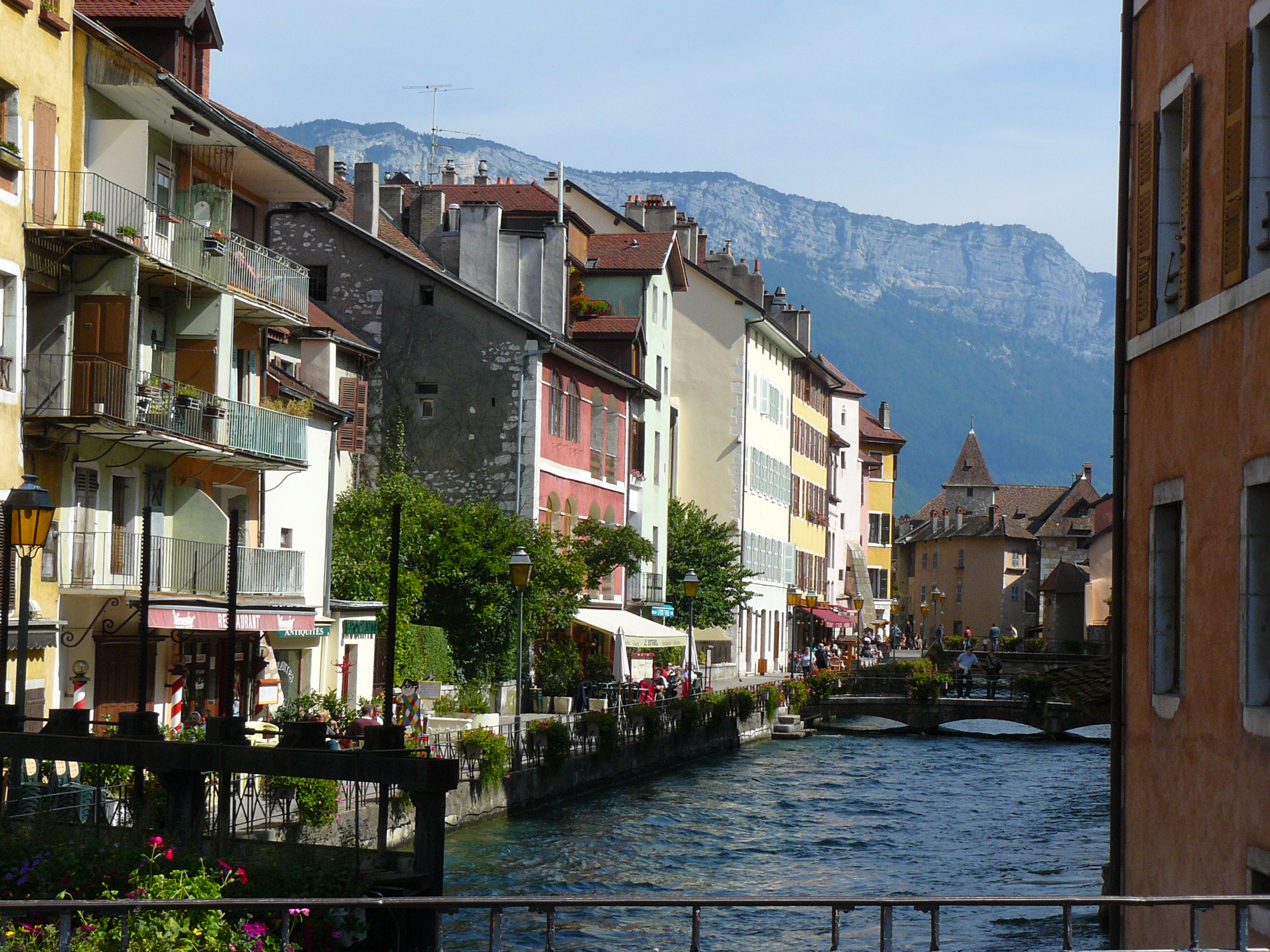 French cities. Анси. Анси новостройки. Annecy в мае. Main City.