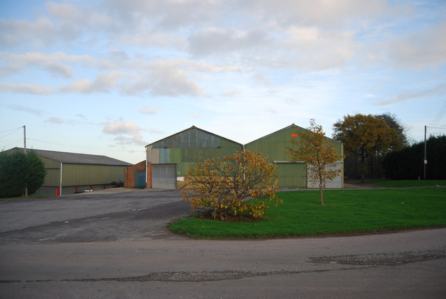 File:Barns, Cockham Farm - geograph.org.uk - 1605952.jpg