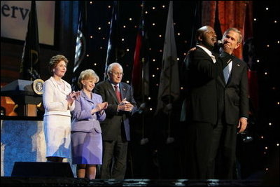 File:Bebe Winans and President Bush.jpg