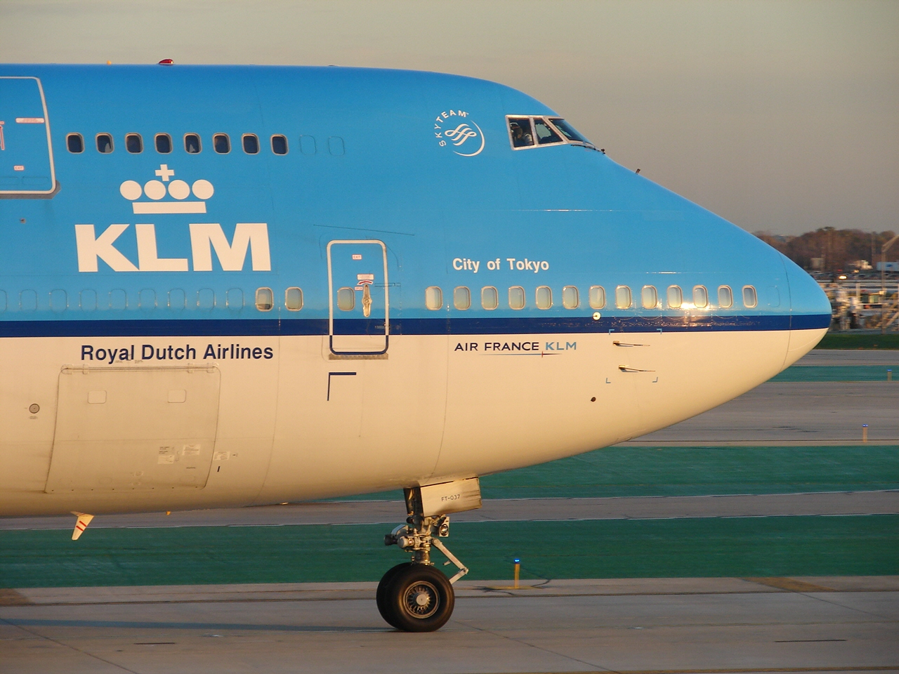 Boeing 747-400 KLM (4075749614).jpg