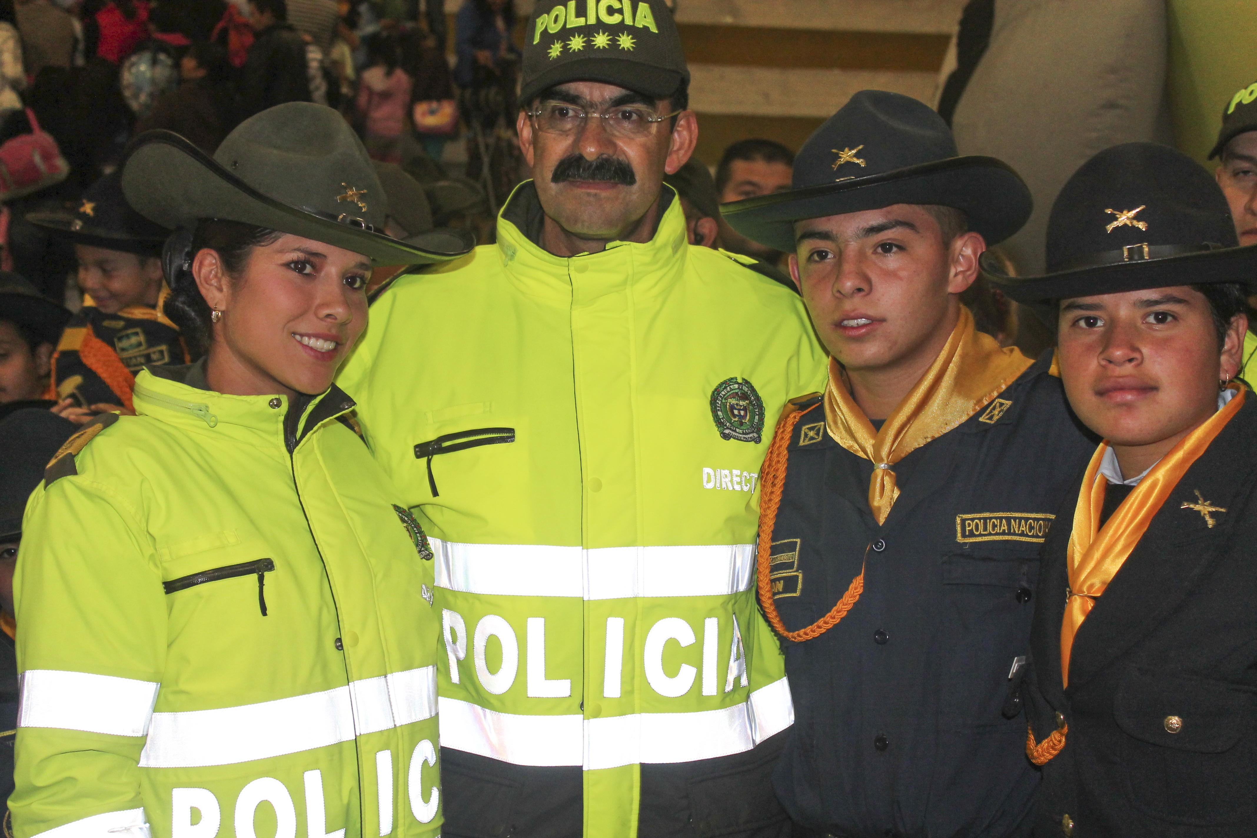 Archivo:Placa de la Policía Nacional de Colombia (6053909164).jpg -  Wikipedia, la enciclopedia libre