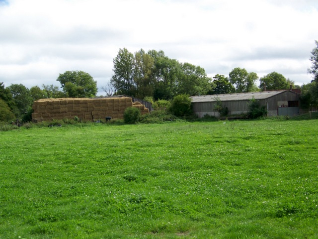 File:Farm buildings, Corton - geograph.org.uk - 1479335.jpg