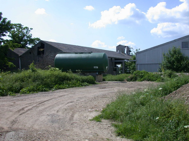 File:Farm buildings beside Icknield Way - geograph.org.uk - 833323.jpg