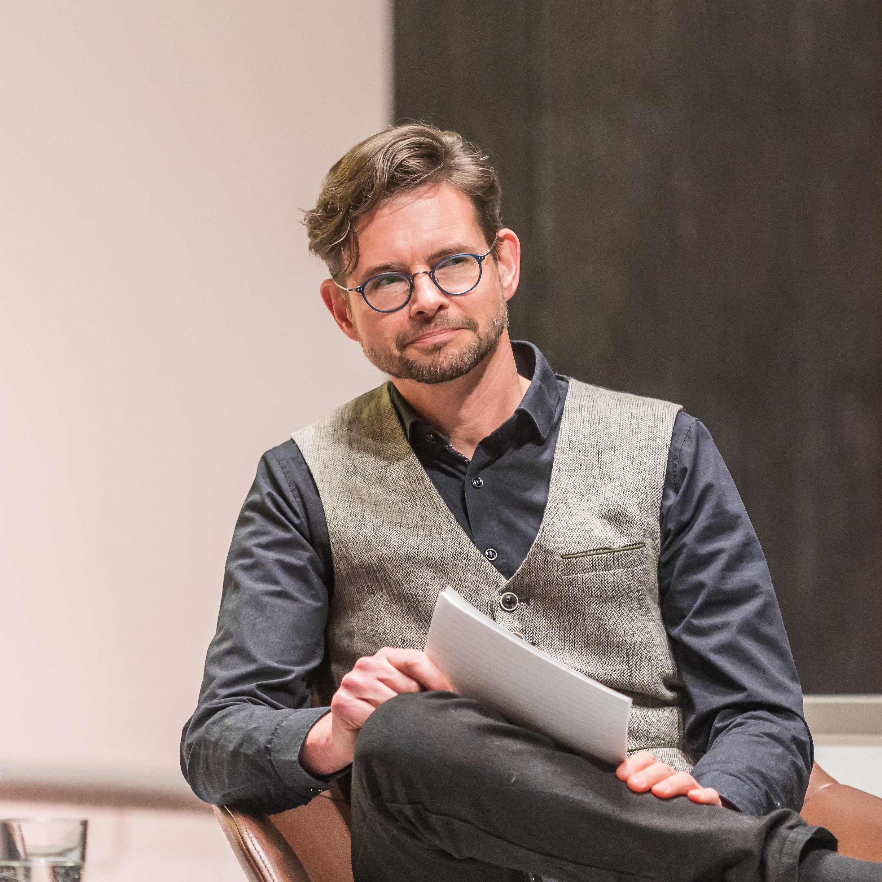 Ralph Erdenberger, Moderator einer Veranstaltung im Kölner Rathaus, 2024