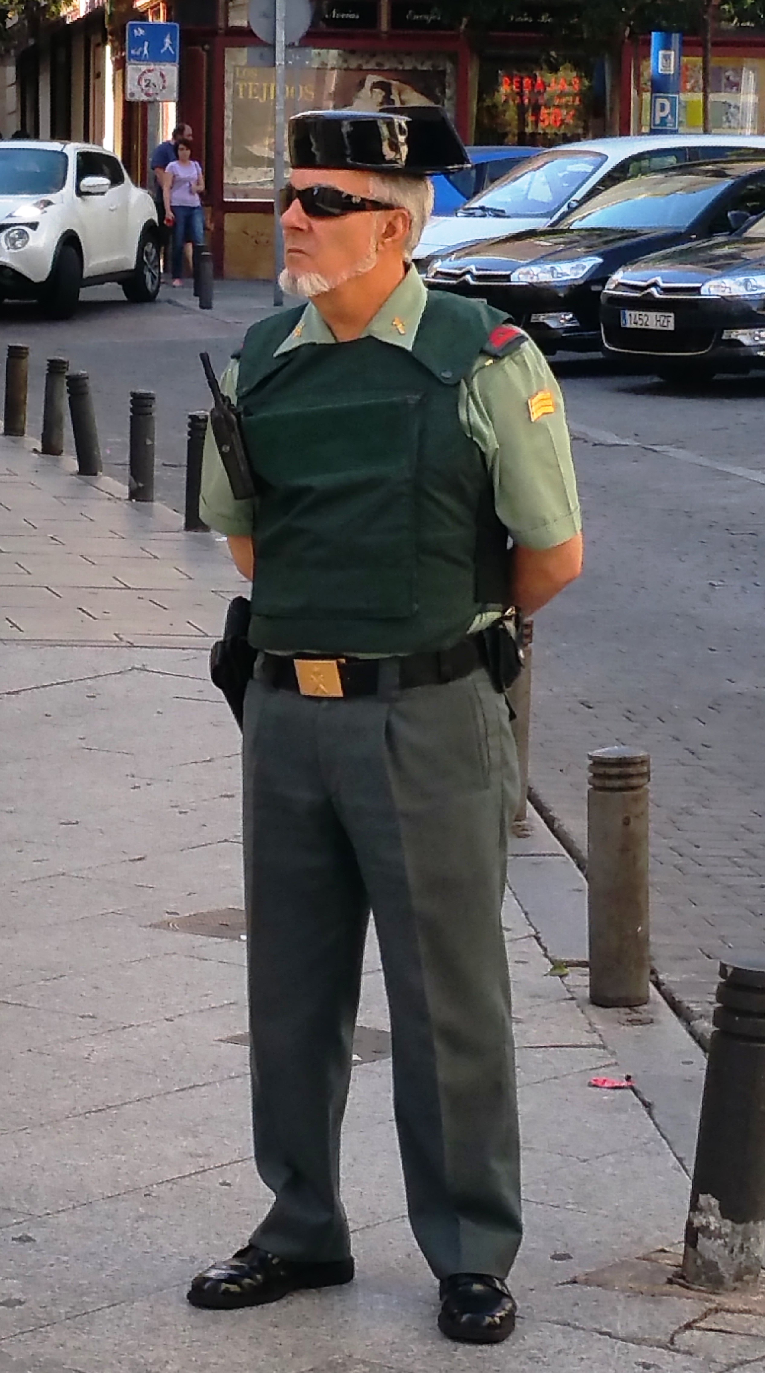 File:Guardia civil in Madrid 06.jpg - Wikimedia Commons