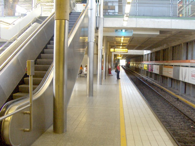 File:Herttoniemen metroasema, Helsinki2.JPG