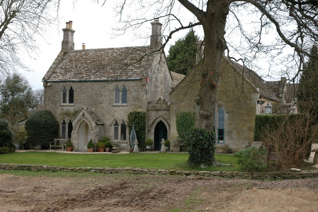 File:House in the village of Cherington - geograph.org.uk - 324743.jpg