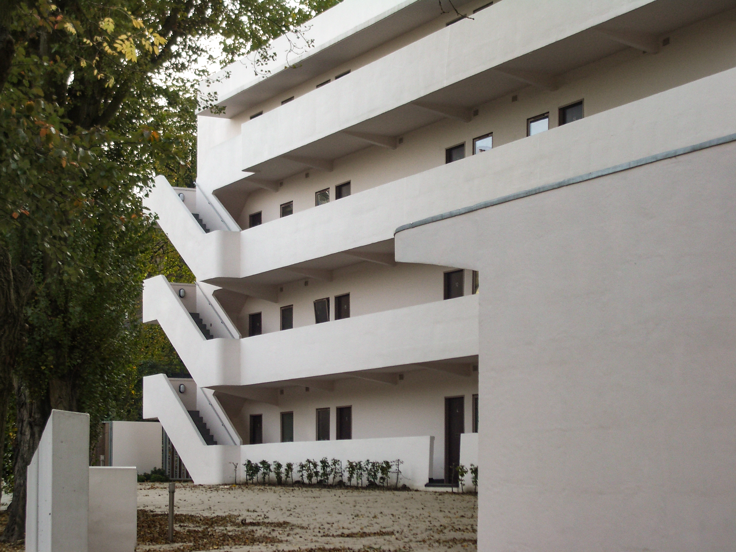 File:Isokon Building Hampstead 2005.jpg - 维基百科，自由的