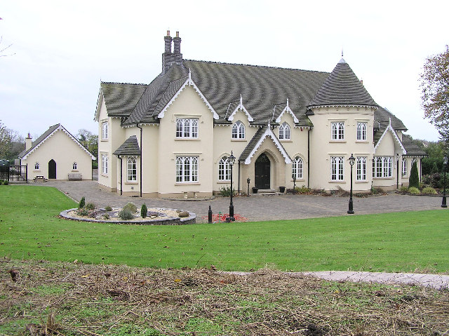 File:Large House - geograph.org.uk - 95899.jpg