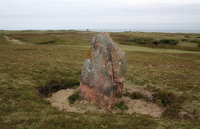 File:Little Menhir, Les Blanches Banques - geograph.ci - 280.jpg