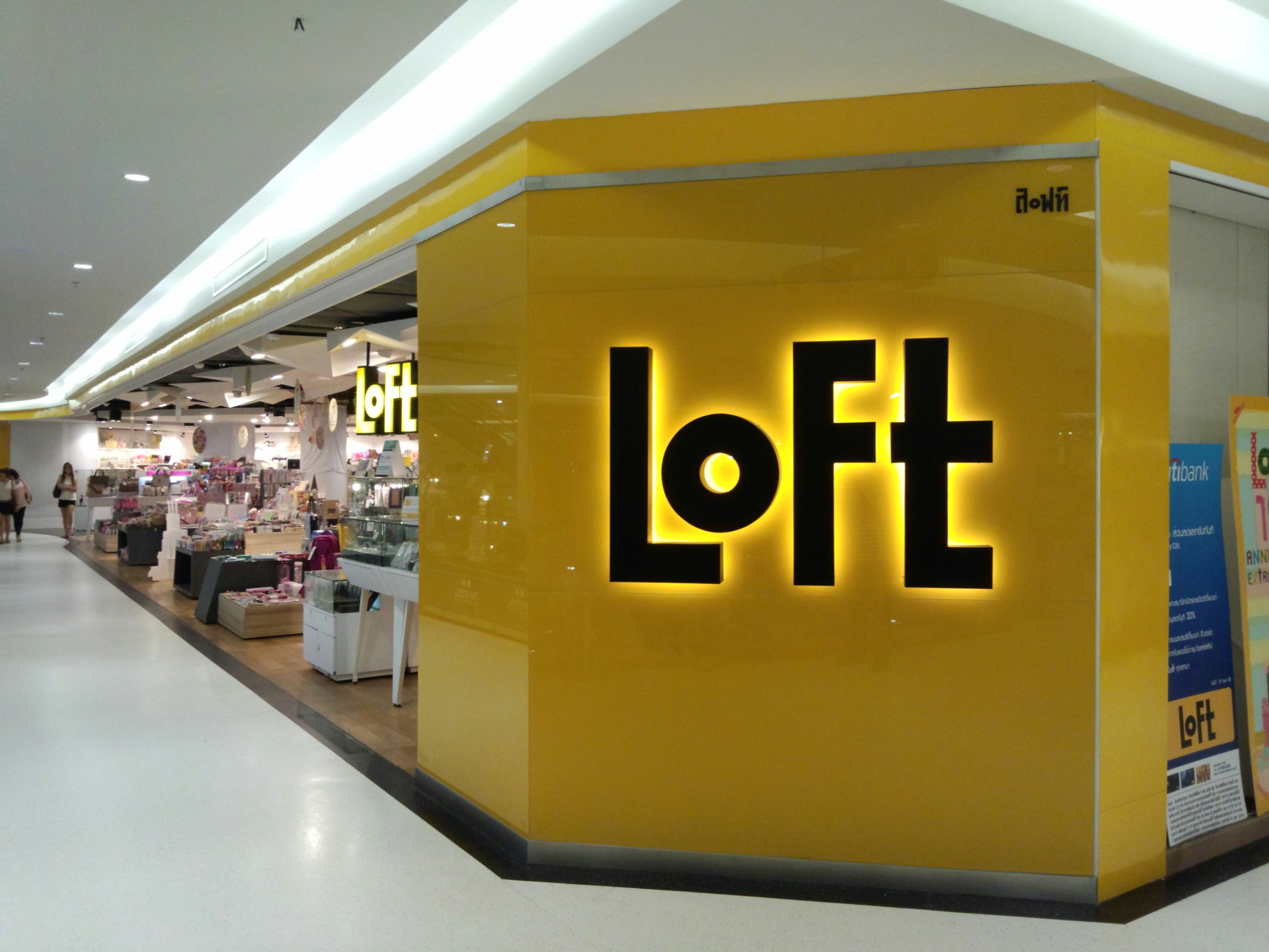 Willen zitten gewoon File:Loft(store) shop at Siam Discovery Center, bangkok.jpg - Wikimedia  Commons