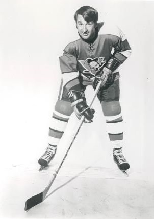 <span class="mw-page-title-main">Lowell MacDonald</span> Canadian ice hockey player