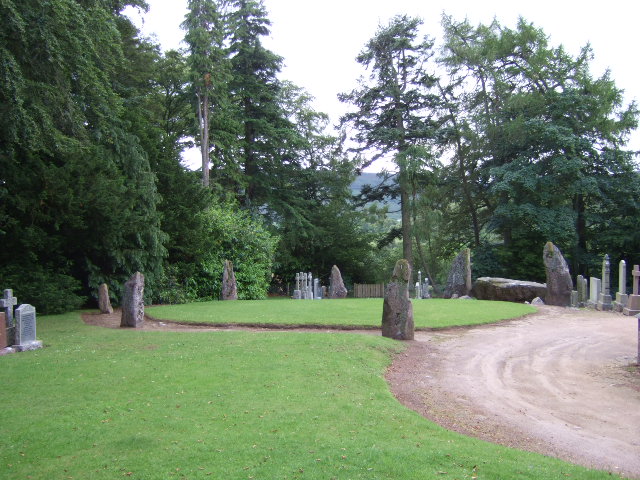 File:Midmar stone circle - geograph.org.uk - 486343.jpg