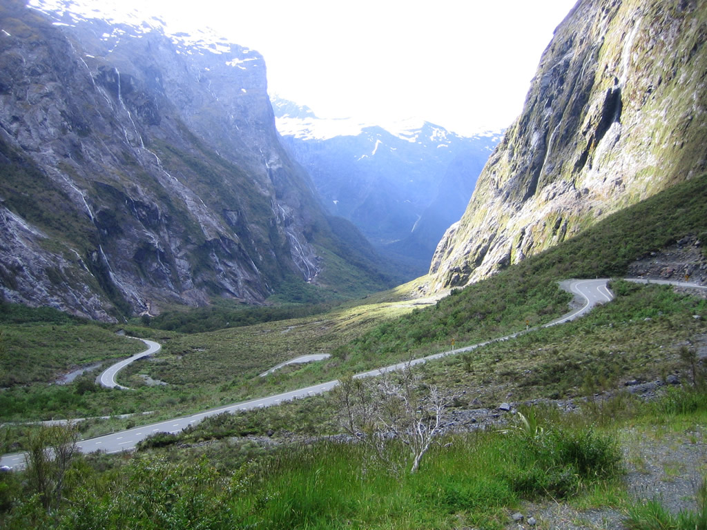 Milford-sound-nz.jpg