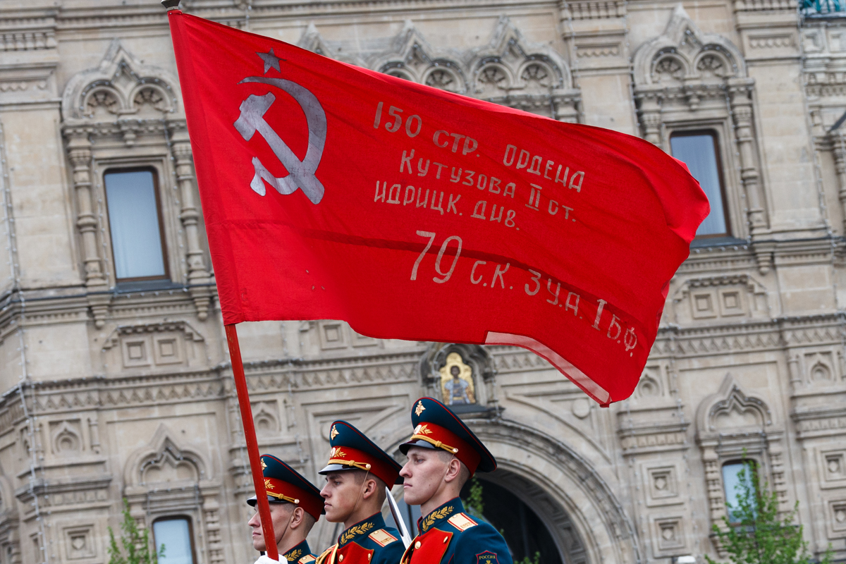 File:Russland-Flagge-Moskau.jpg - Wikimedia Commons