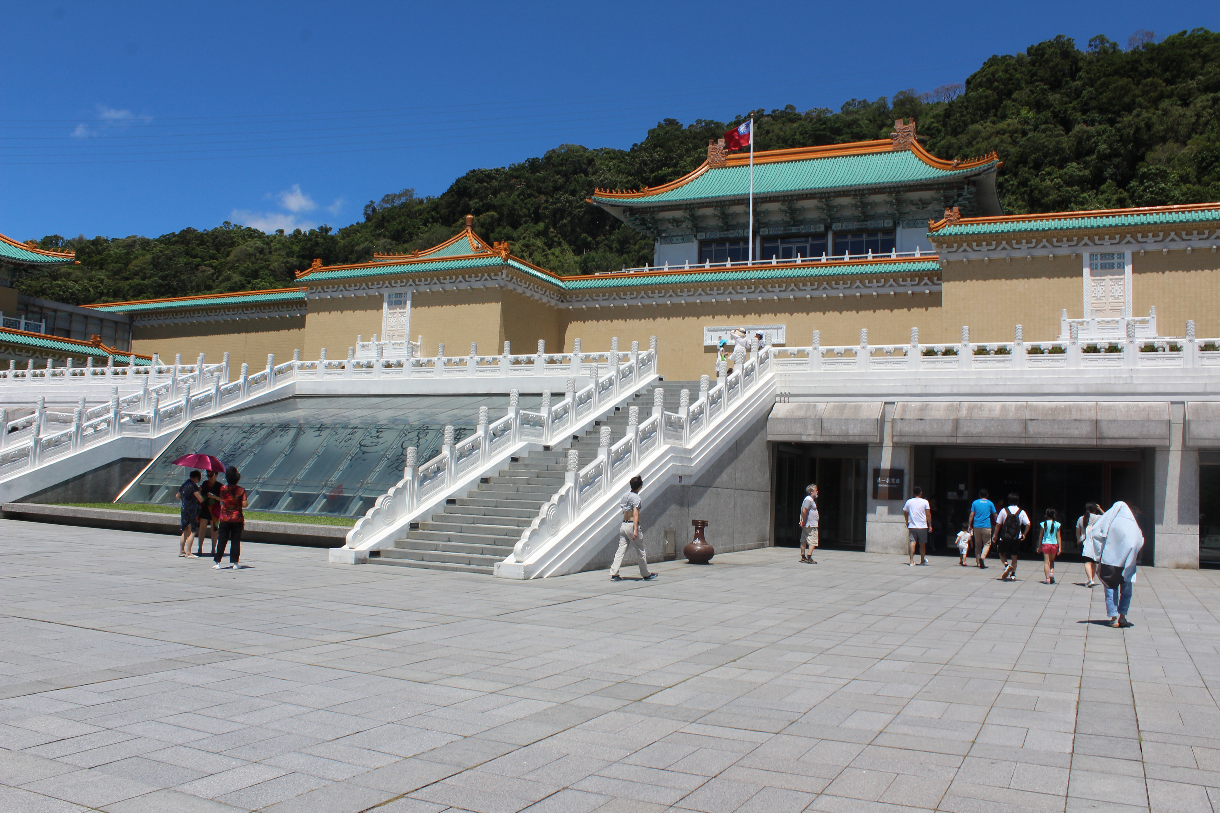 Palace museum. Музей Императорского дворца Тайвань. Национальный дворец-музей, Тайбэй. Музей Императорского дворца Тайбэй ночью. Музей Гугун в Тайбэе.