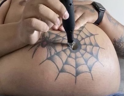 Weird & Funny Belly Button Tattoos For You To Navel Gaze At