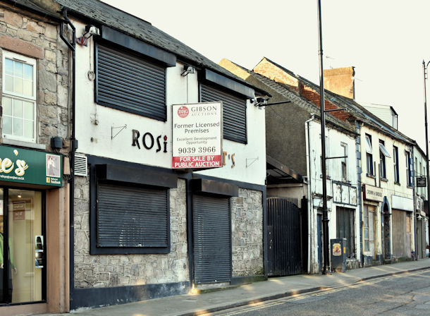 File:Nos 40-42 Castle Street, Comber (January 2017) - geograph.org.uk - 5263867.jpg