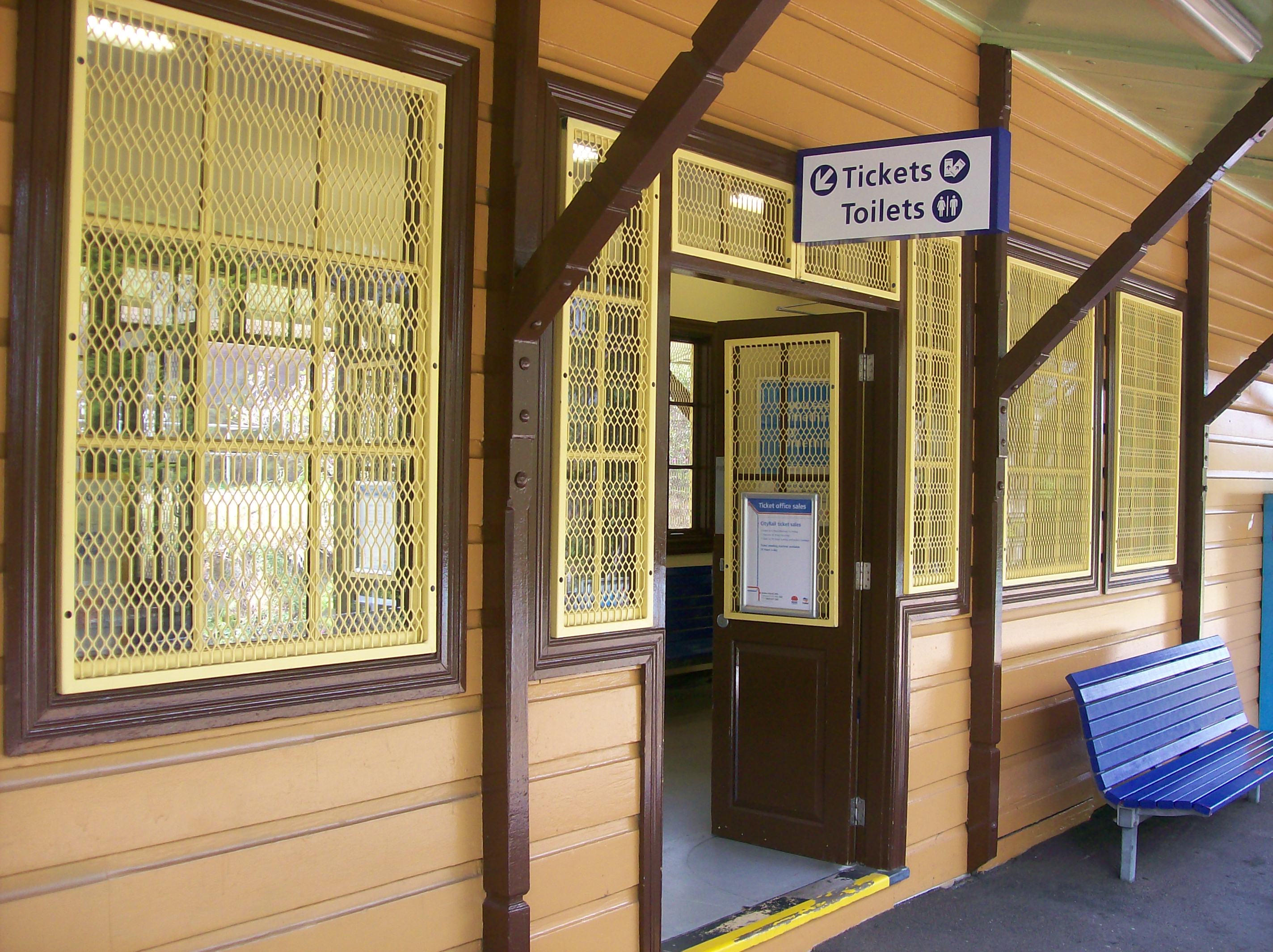 File Oatley Railway Station Entrance To Waiting Room Jpg