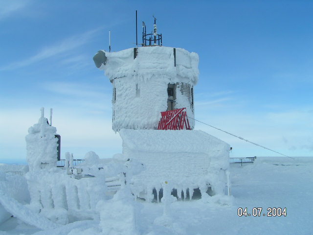 File:Observatory tower in rime with blue sky.JPG