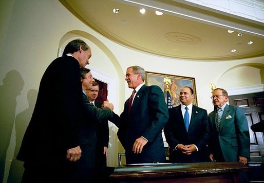 File:President George W. Bush signs the Do Not Call Registry in the Roosevelt Room.jpg