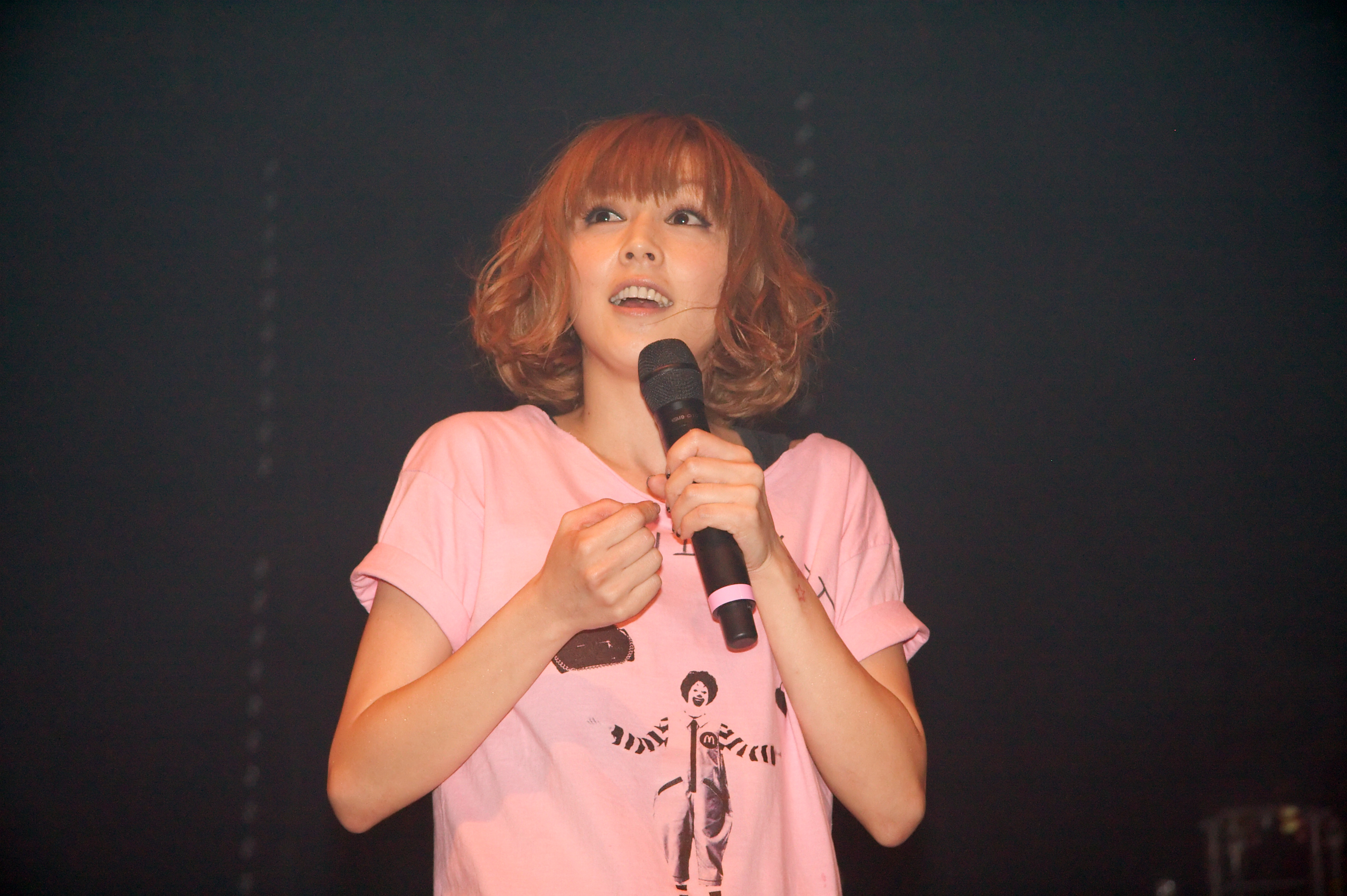 File:Puffy AmiYumi 20090704 Japan Expo 51.jpg - Wikimedia Commons