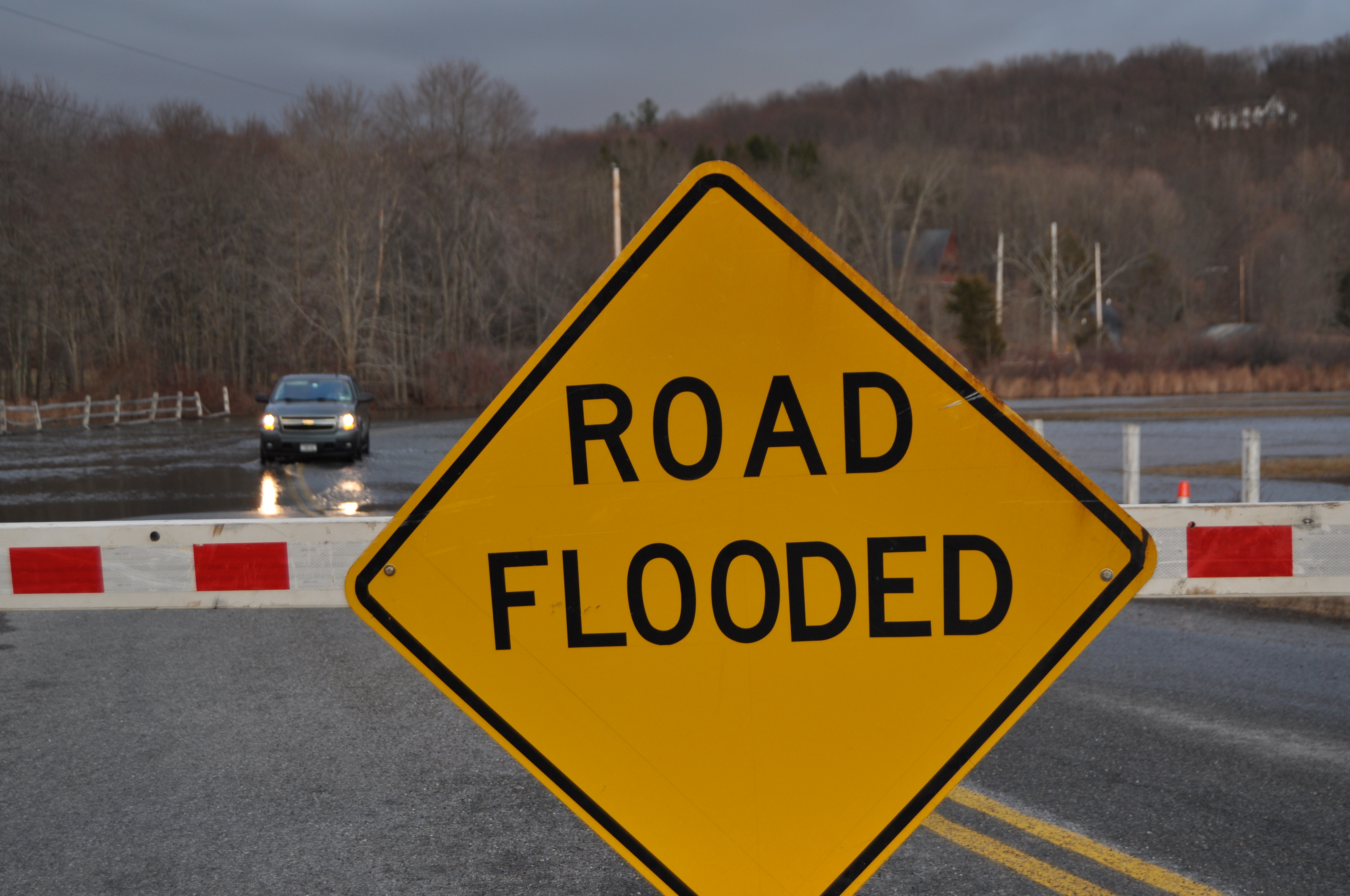 flood sign road