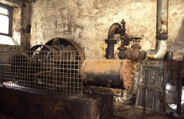 File:Steam engine, Dalmore Distillery. - geograph.org.uk - 961802.jpg