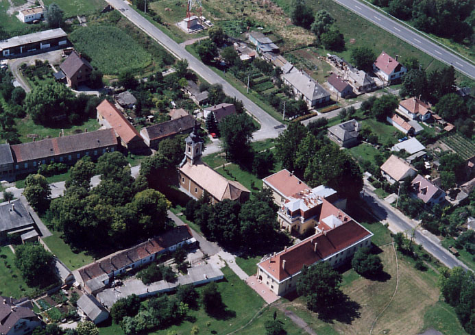 File:Szentlőrinc - Palace.jpg