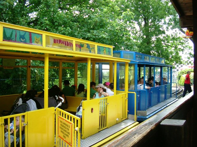 File:The Hill Train - Legoland, Windsor - geograph.org.uk - 868561.jpg