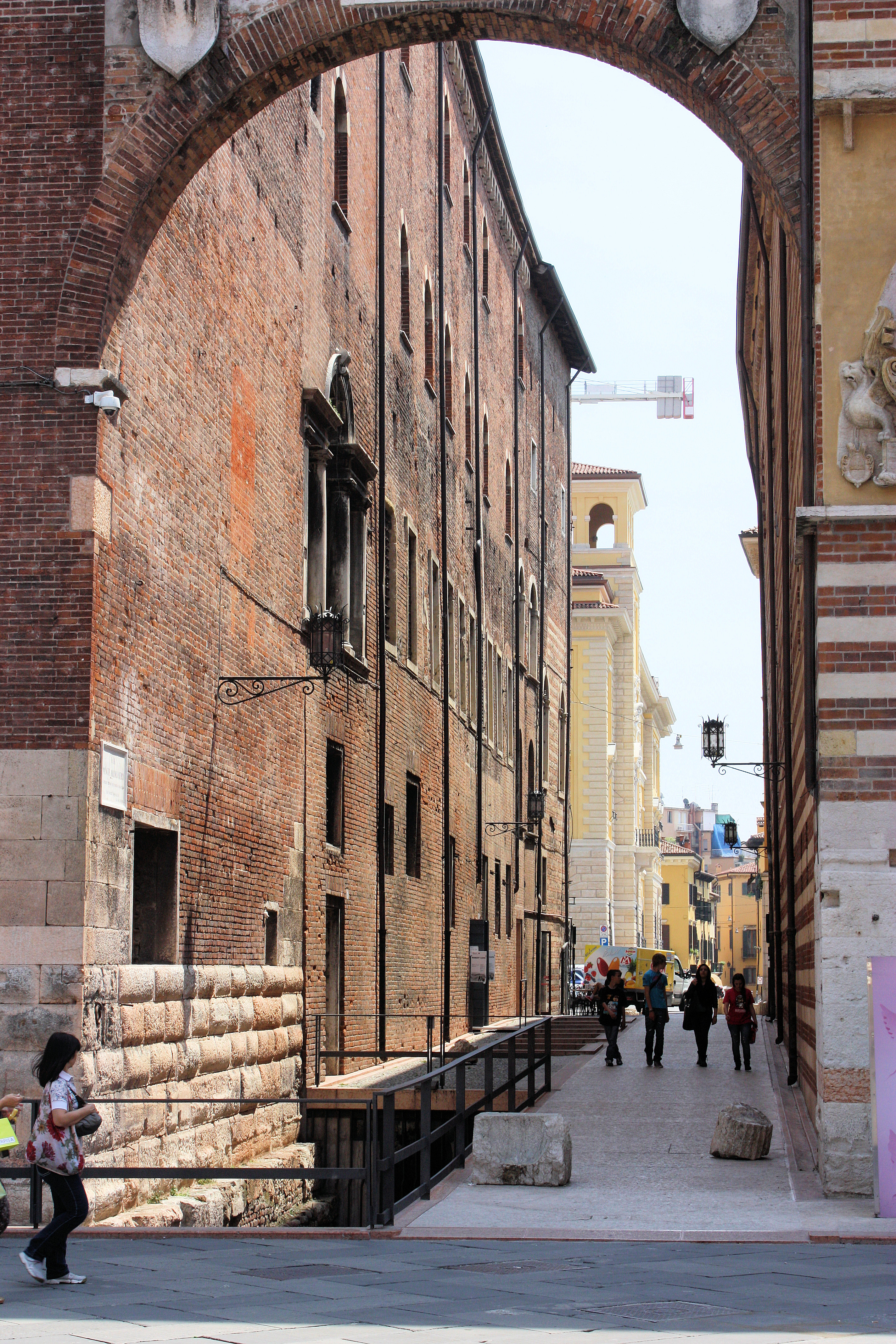 File Verona the Via Dante Alighieri.jpg Wikimedia Commons