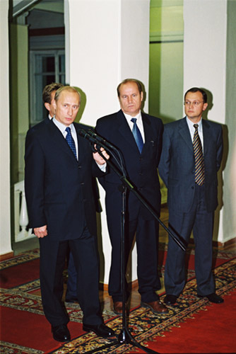 File:Vladimir Putin 9 October 2001-4.jpg