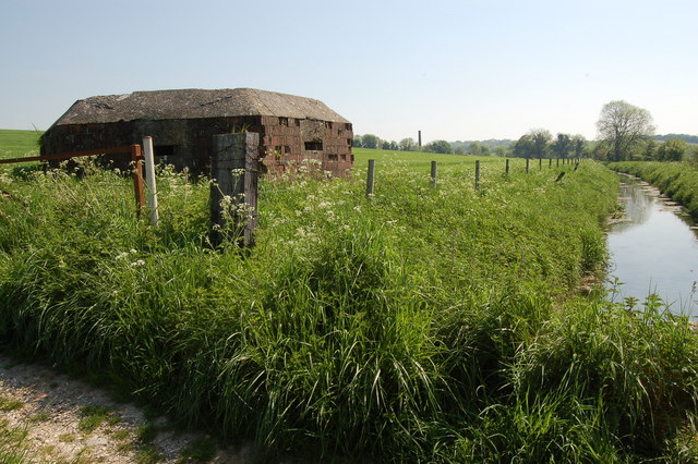 File:WW2 pillbox at Freewarren Bridge near Crofton - geograph.org.uk - 800994.jpg