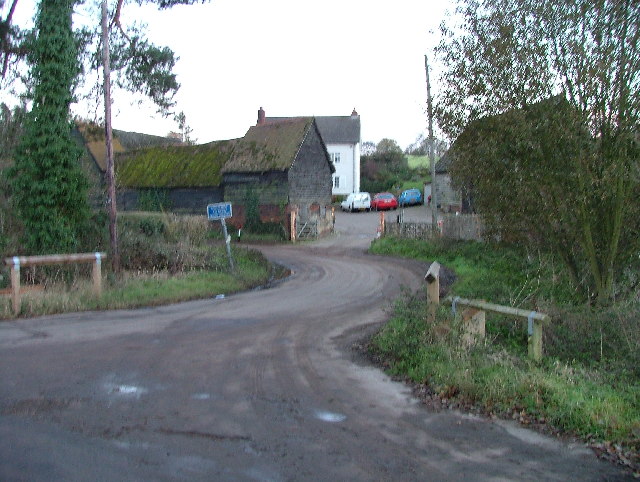 File:Wellhead - geograph.org.uk - 85649.jpg