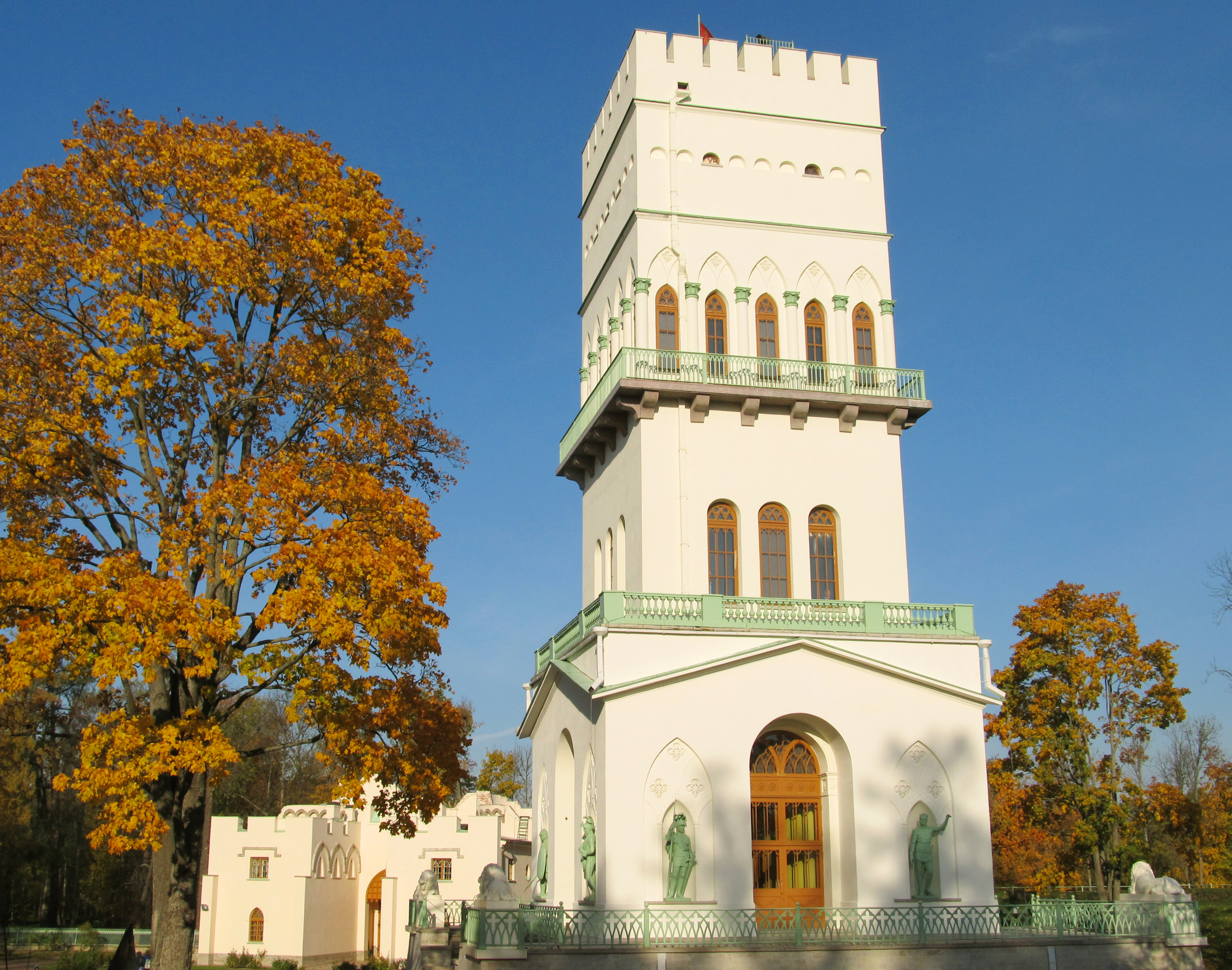 белая башня александровский парк