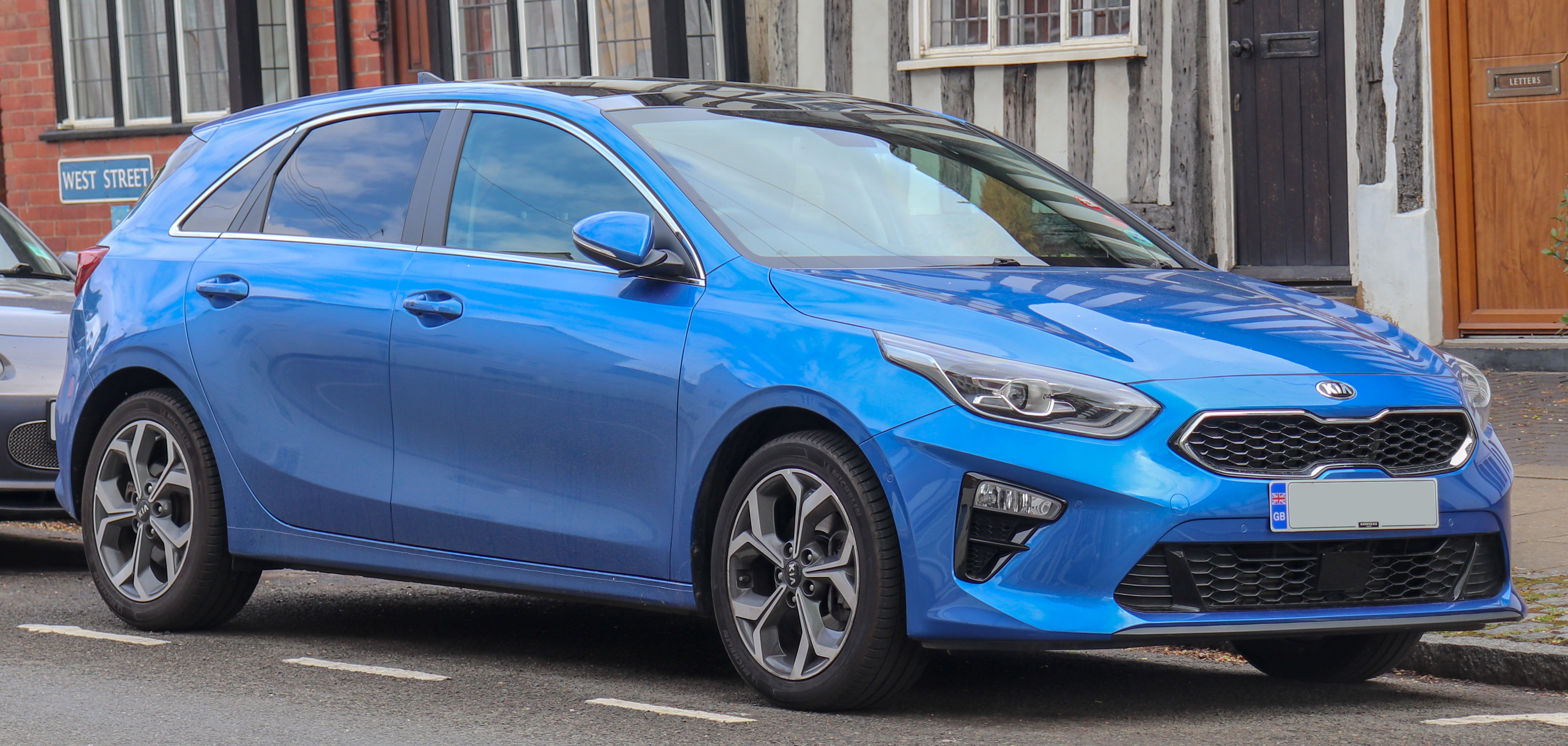 New Kia Ceed GT-Line Brings Sporty Looks To Paris