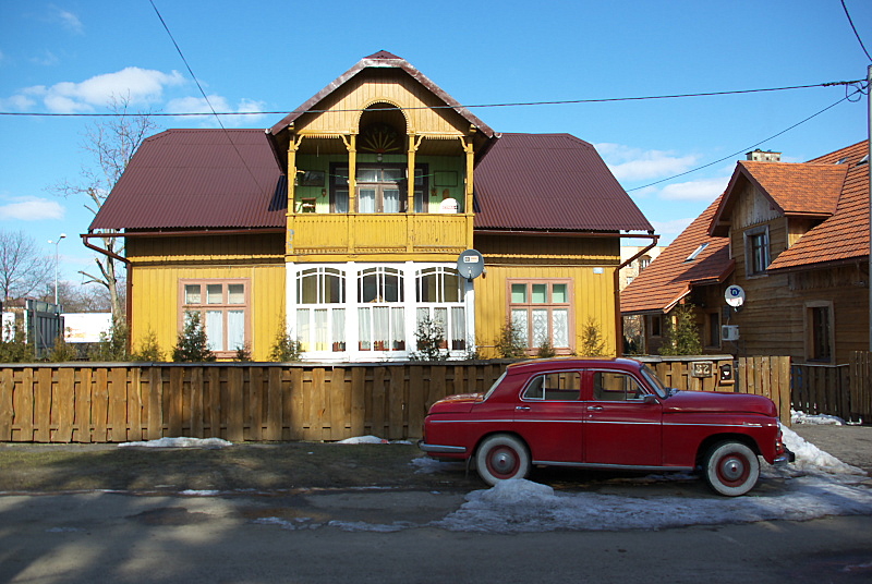 File:32 2 Pułku Sanok & Warszawa car.jpg