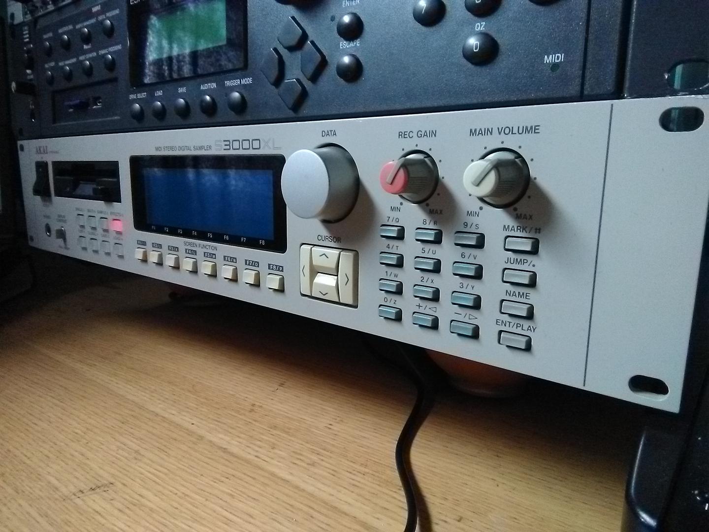 AKAI サンプラー S3000XLサンプラー - DTM/DAW