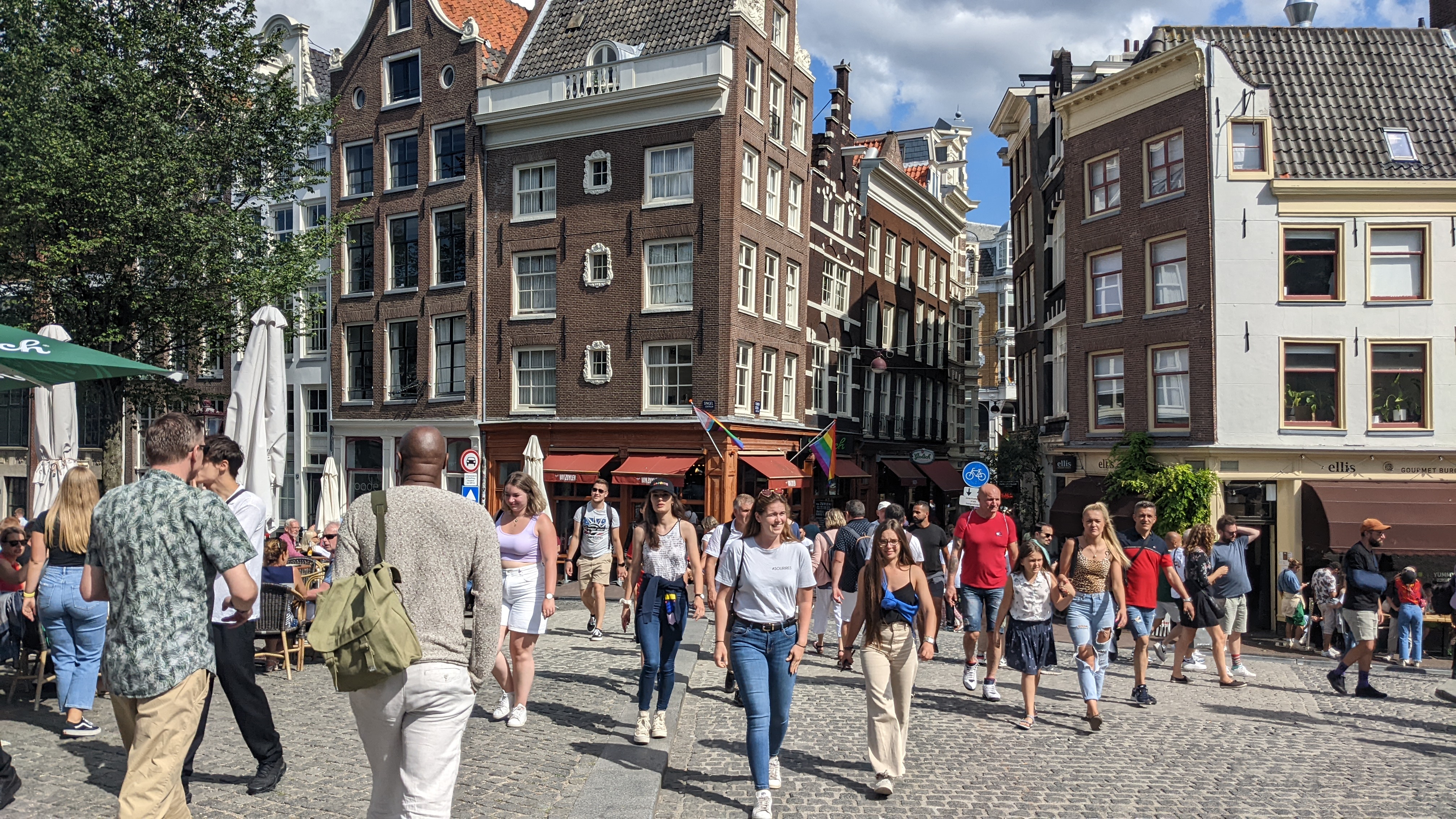 Амстердам 2022. Амстердам, Нидерланды туризм. Ульрих город в Голландии. Туристы в Амстердаме. Голландия инфраструктура.