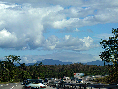 File:Banjaran titiwangsa2.jpg