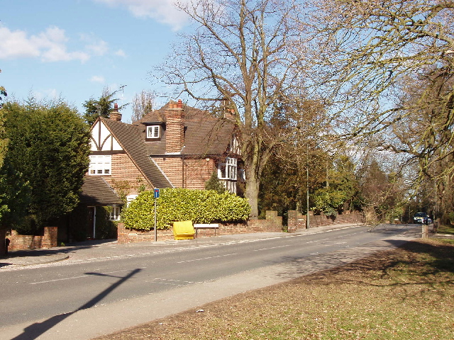 File:Barnet Lane, Totteridge - geograph.org.uk - 132280.jpg