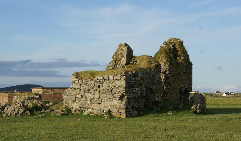 File:Borve Castle 20090609 from south west.jpg