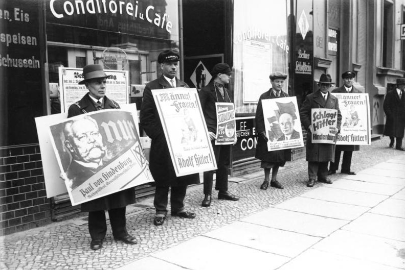 Fil:Bundesarchiv Bild 102-13355, Berlin, Reichspräsidentenwahl, Wahlwerbung.jpg