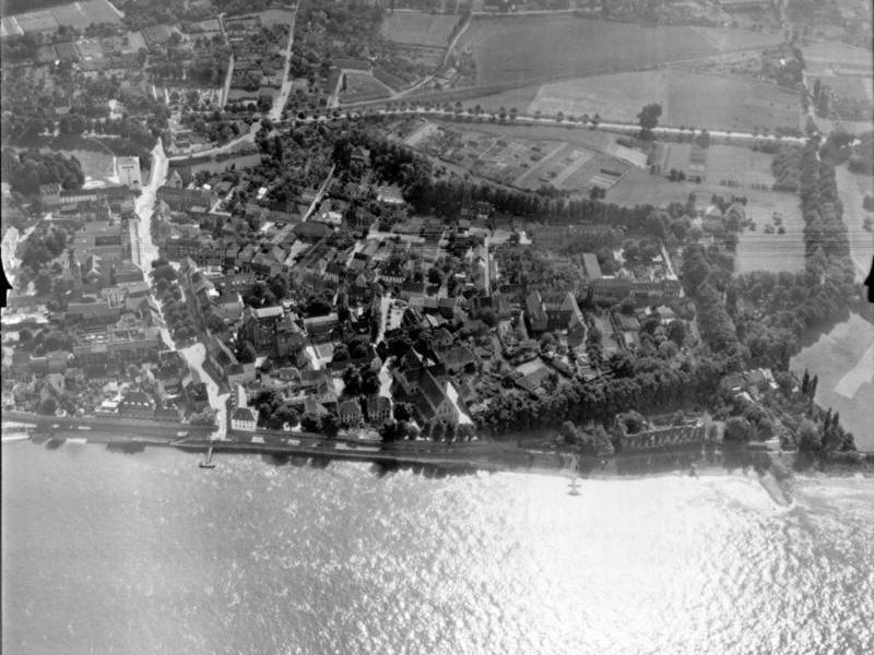 File:Bundesarchiv Bild 195-0952, Rheinbefliegung, Kaiserswerth (cropped).jpg