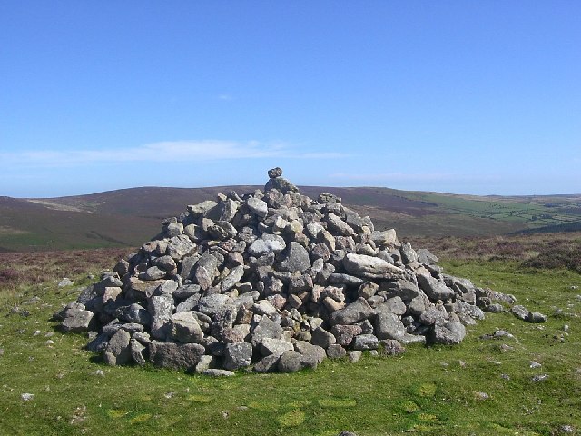 File:Cairn 489 - geograph.org.uk - 11279.jpg