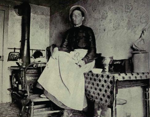 File:Calamity Jane in her kitchen 1901 (cropped).JPG